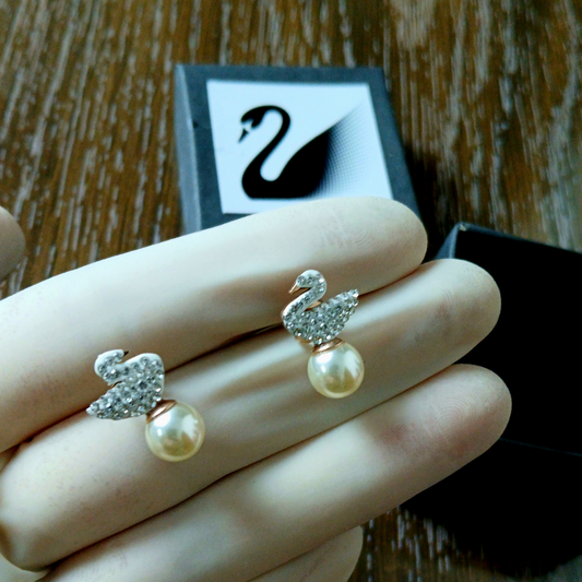 Swan Pearl Earrings with Zirconia Crystals